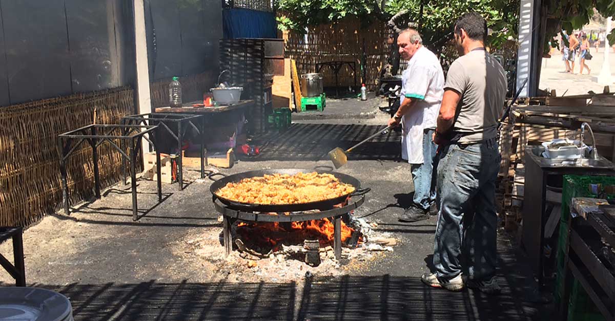 PAELLA IM FREIEN KOCHEN: GASBRENNER ODER HOLZFEUER? - PAELLAS LA